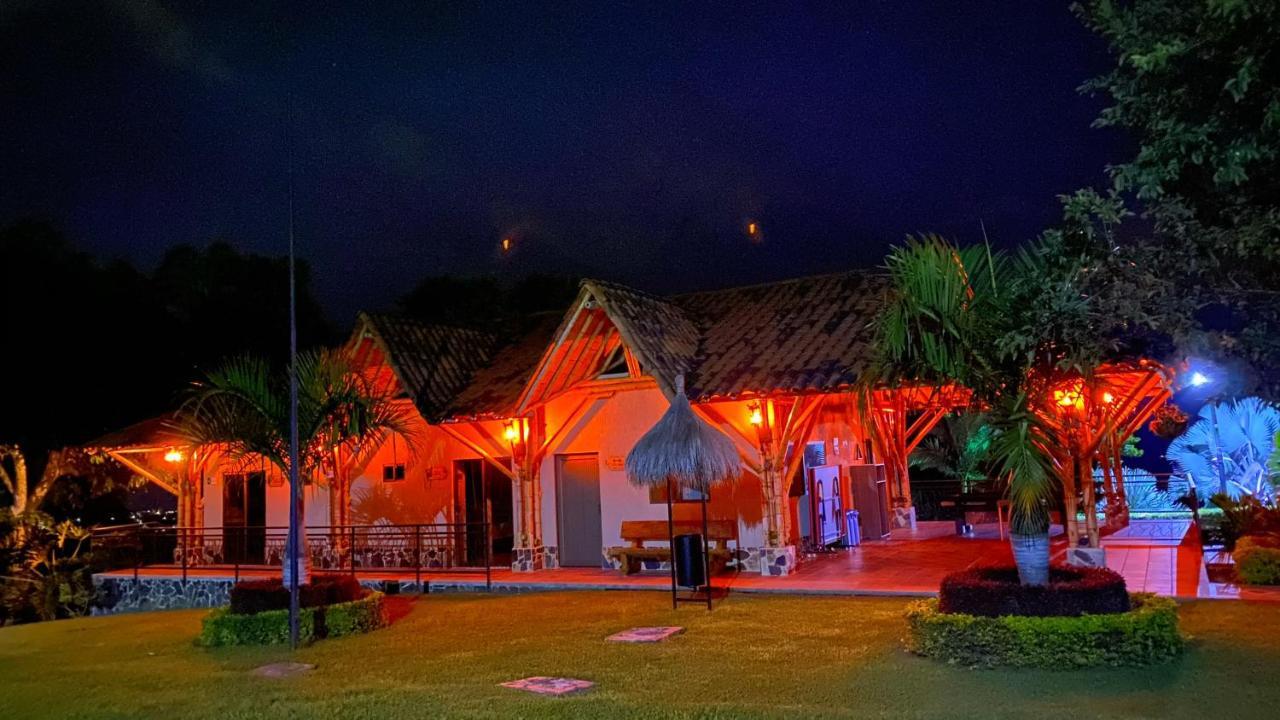 La Victoria Hotel Campestre Quimbaya Extérieur photo